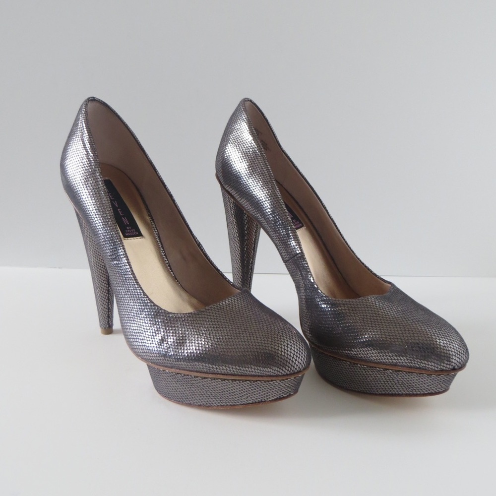 Steve Madden Y2K Silver Metallic Textured Mercyy Platform Heels • Size 10 🔴